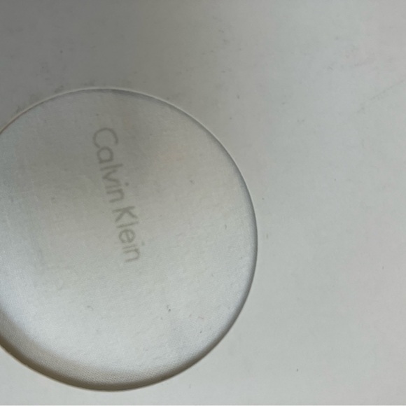 2 Calvin Klein Pillow protector. 200 thread cnt, Standrd/Queen 20x28” - Picture 5 of 6